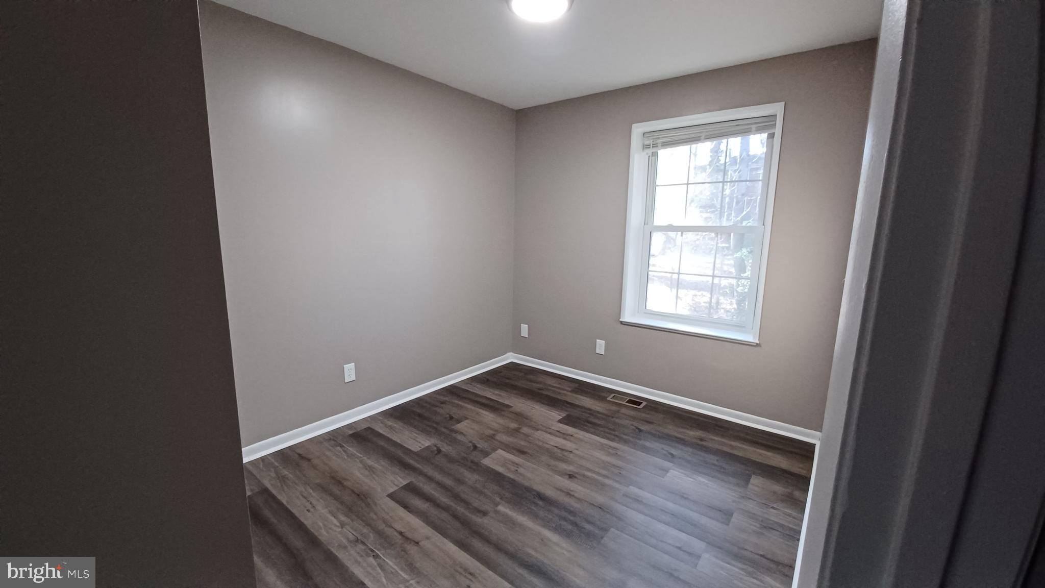 LONG REACH - Residential Lease