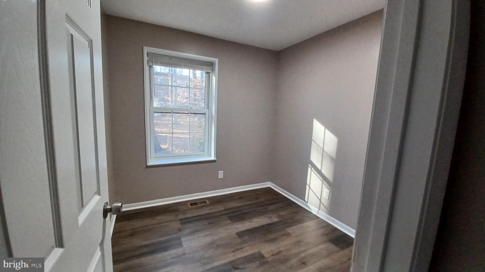 LONG REACH - Residential Lease