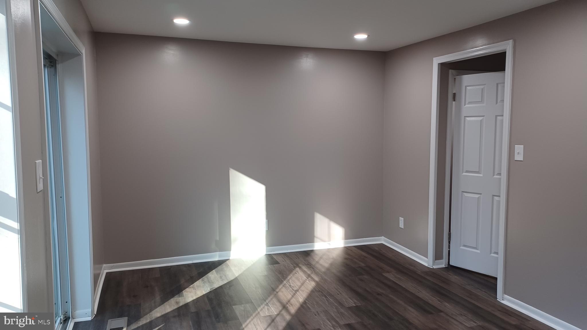 LONG REACH - Residential Lease