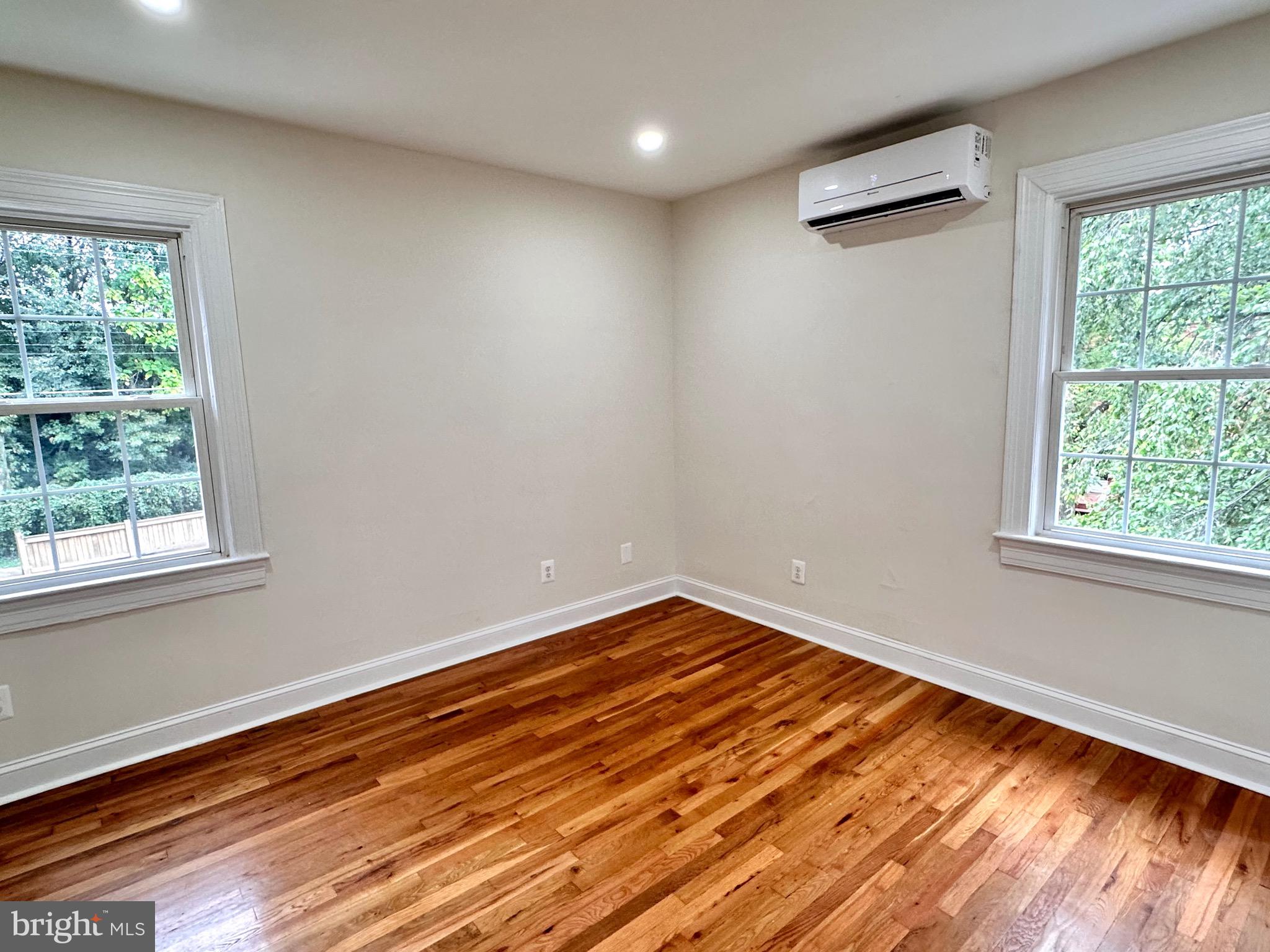 ARLINGTON VILLAGE COURTYARD - Residential