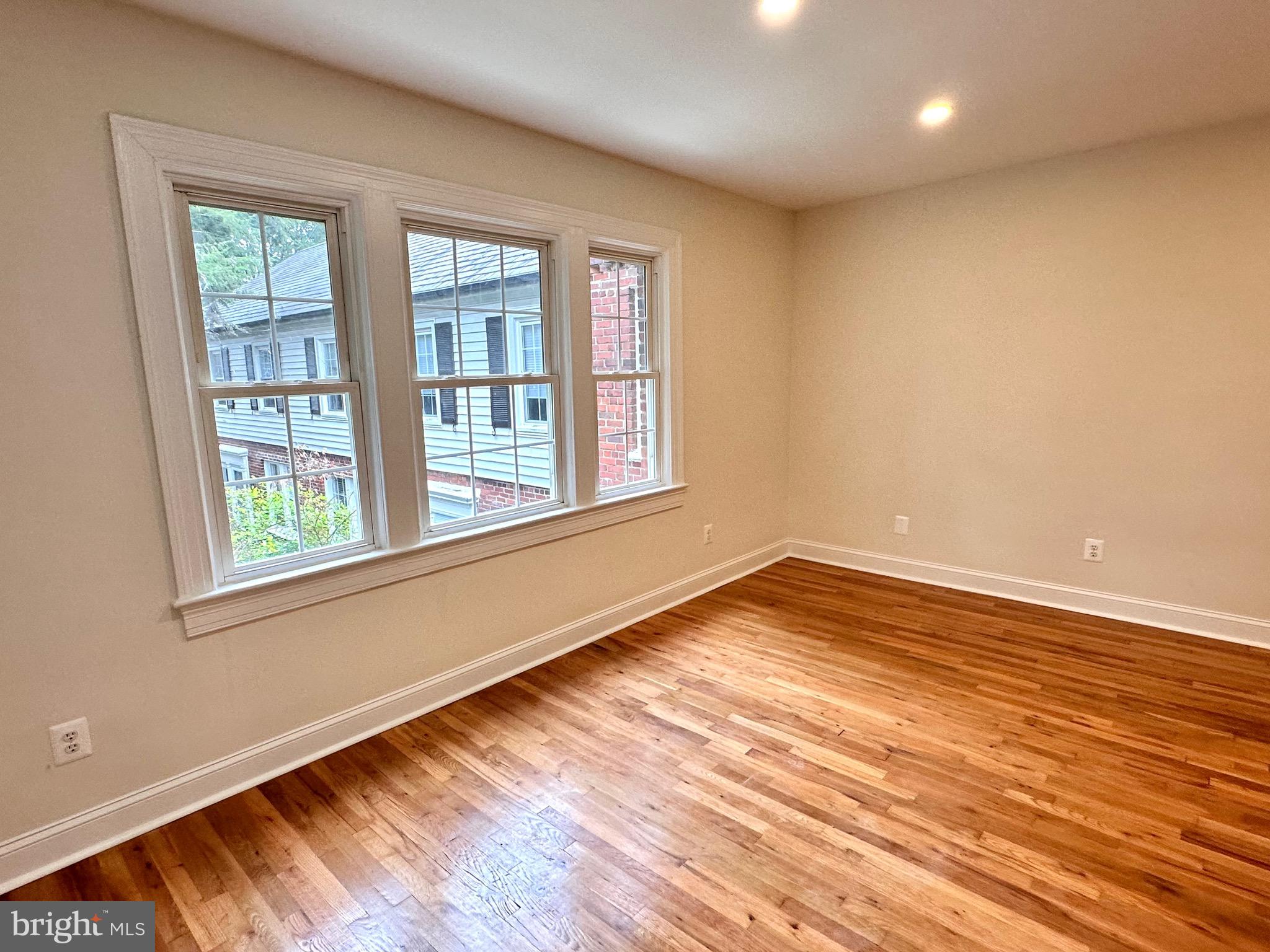 ARLINGTON VILLAGE COURTYARD - Residential