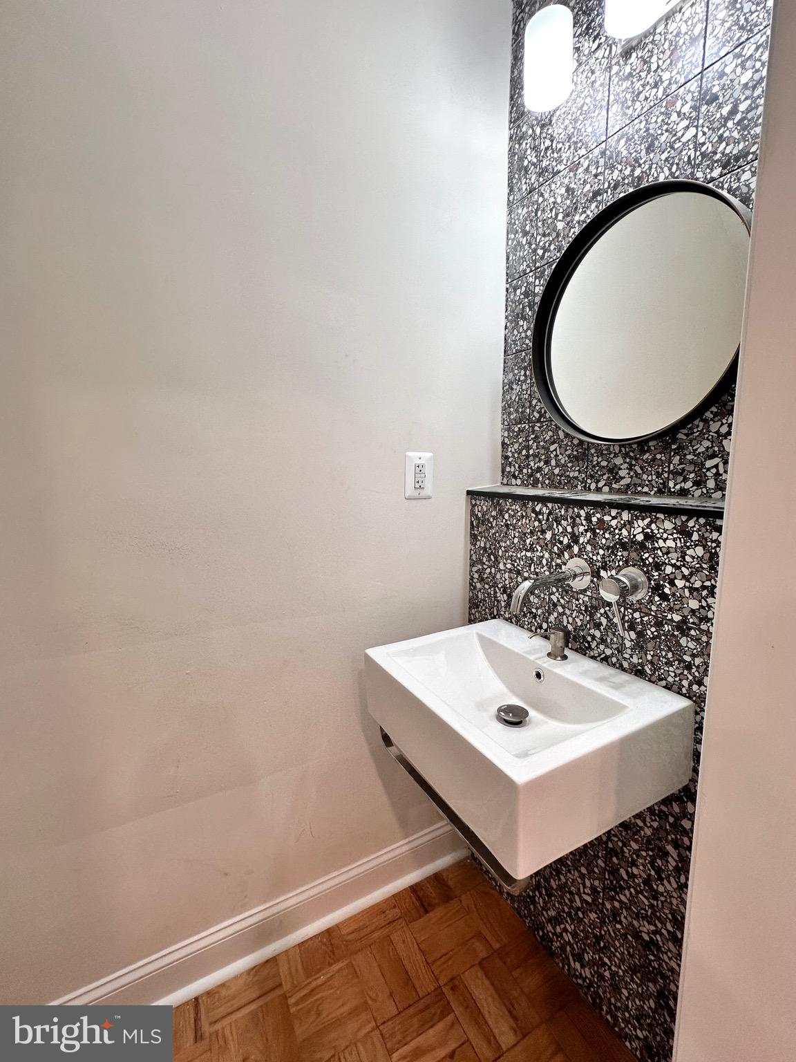 ARLINGTON VILLAGE COURTYARD - Residential