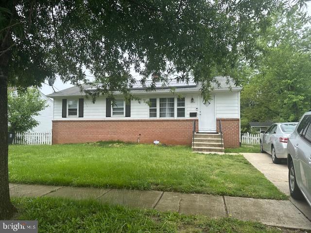 THIS BEAUTIFUL RAMBLER ( 2 LEVELS ONLY ) IS LOCATED IN GOOD LUCK ESTATES, WAS RENOVATED WITH HARDWOOD FLOORS, 4 BEDROOMS AND 3 1/2 BATHROOMS , NICE GRANITE COUNTERTOP, ISLAND KITCHEN, SPACIOUS RECREATION AREA IN THE BASEMENT WITH ONE BEDROOM AND FENCED BACKYARD AVAILABLE FOR YOU OR YOUR PREFERRED CLIENTS. SEE IT AND THANK ME LATER!!!!