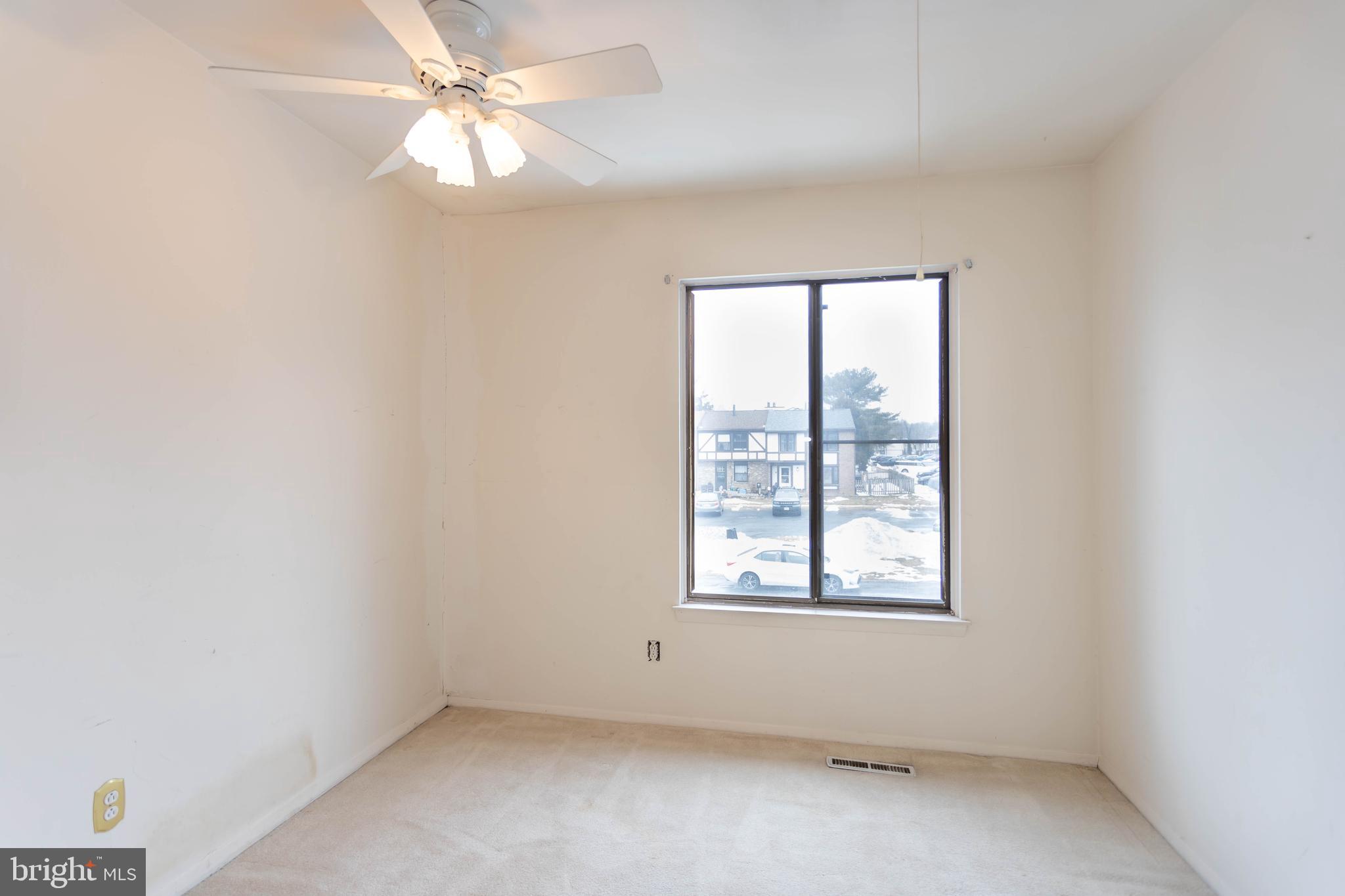 SEVEN COURTS - Residential