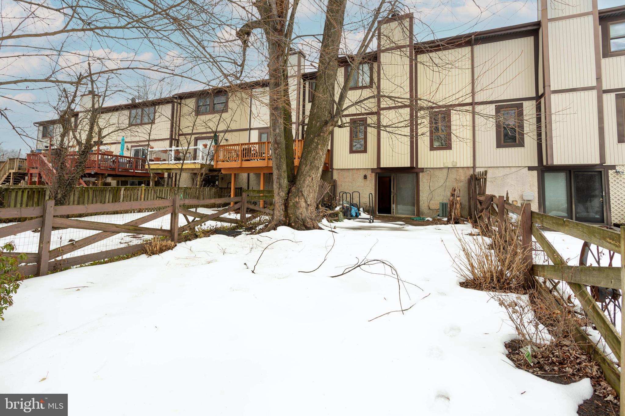 SEVEN COURTS - Residential