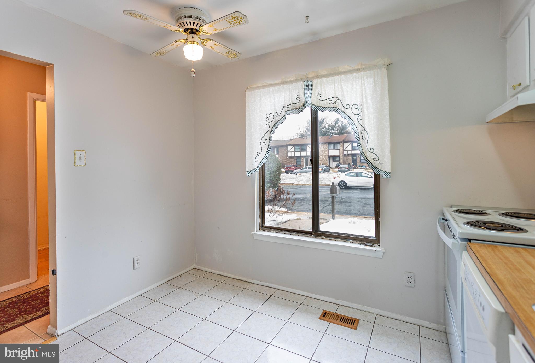 SEVEN COURTS - Residential