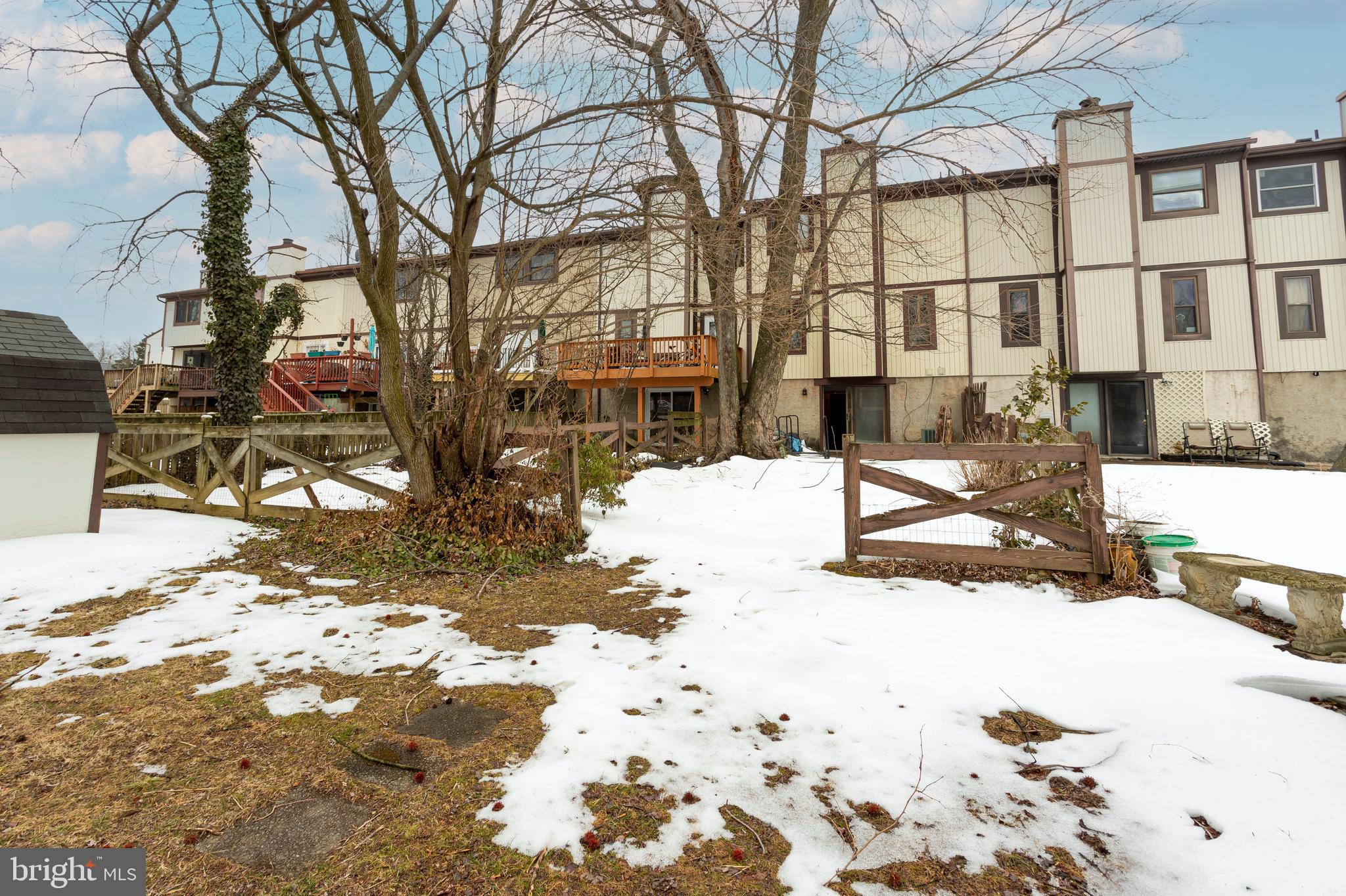 SEVEN COURTS - Residential