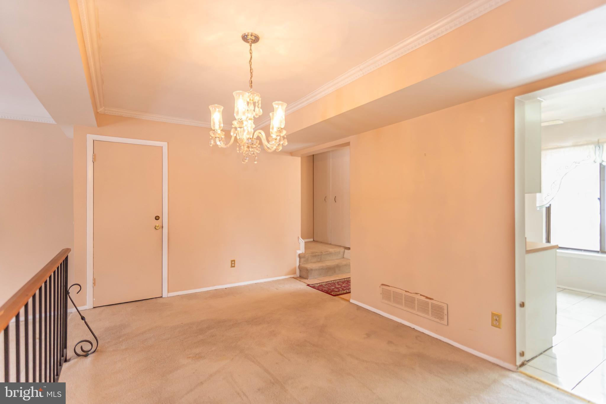 SEVEN COURTS - Residential