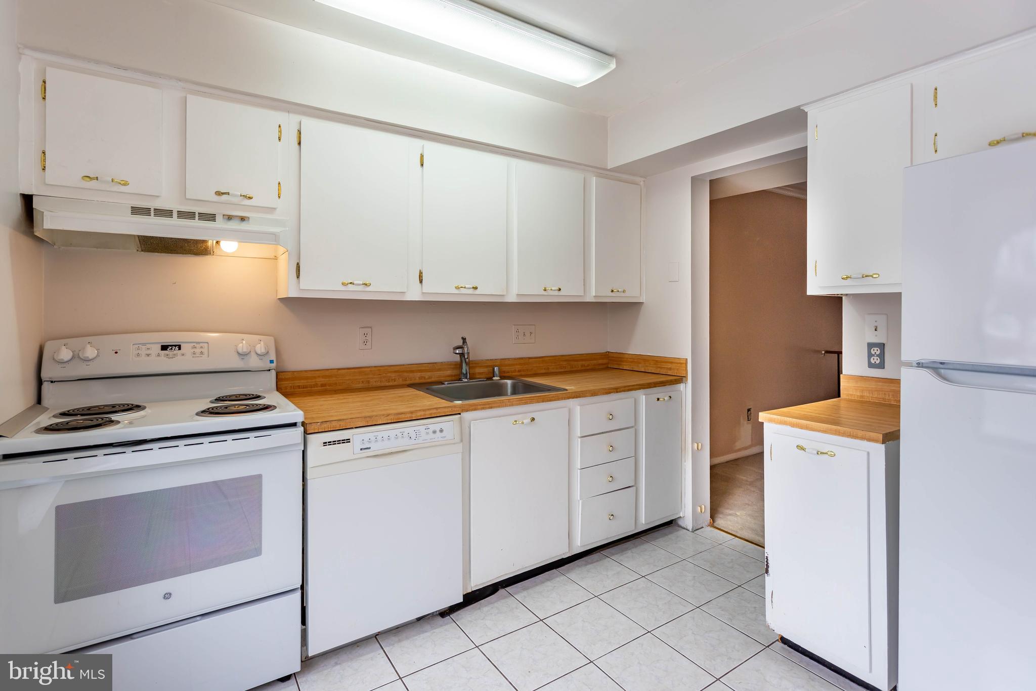 SEVEN COURTS - Residential