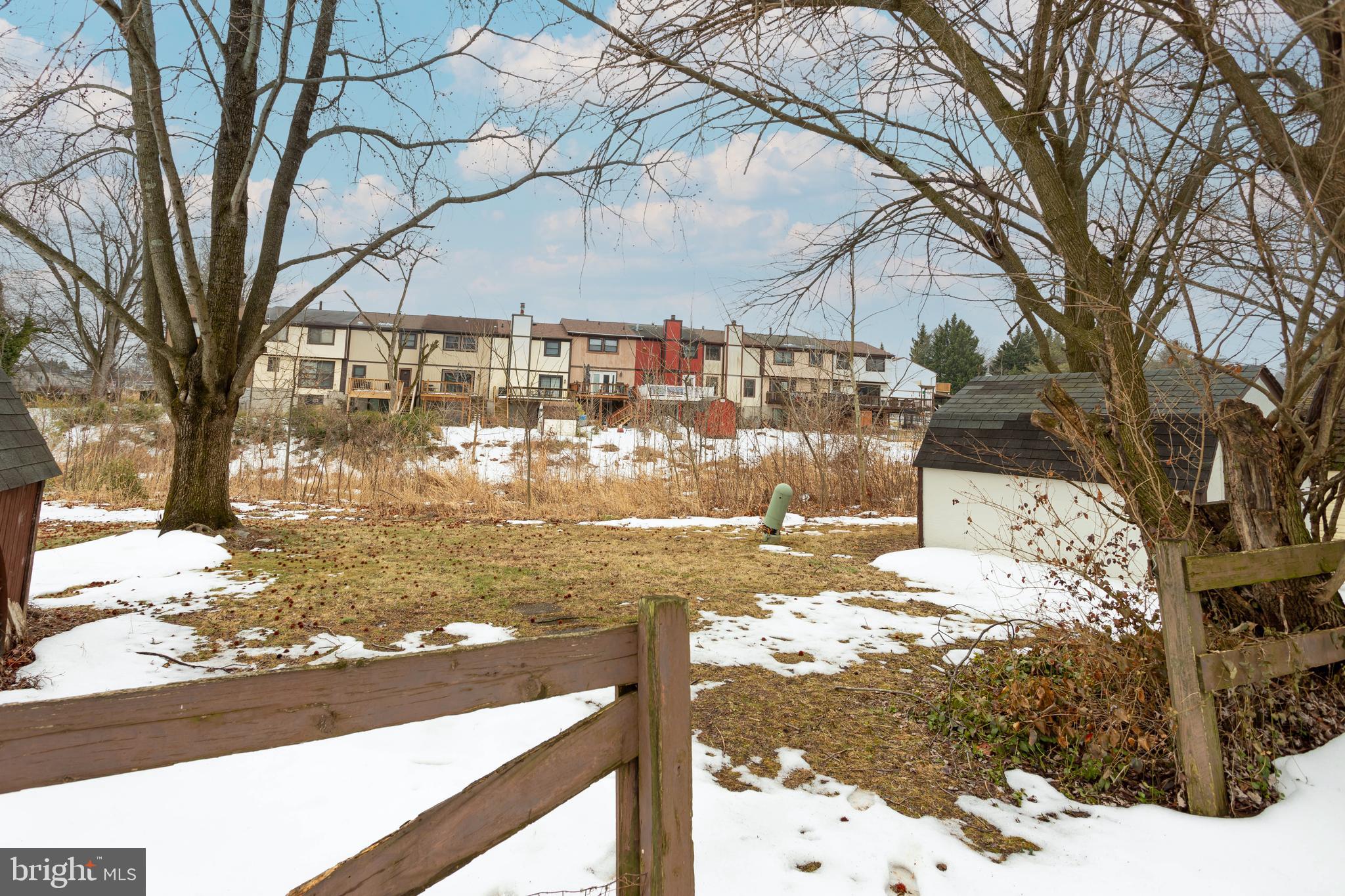 SEVEN COURTS - Residential