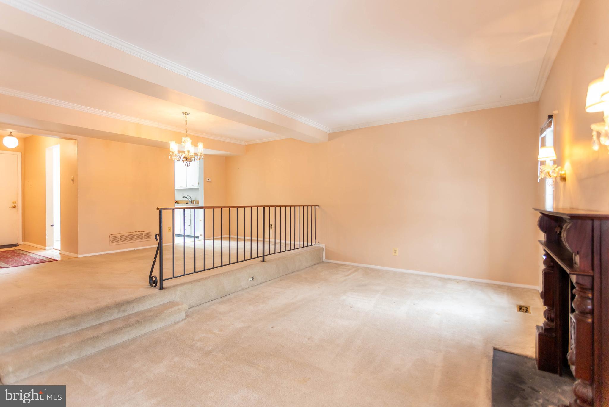 SEVEN COURTS - Residential