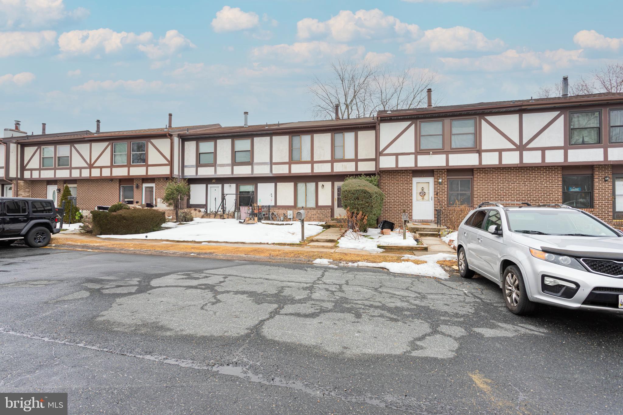 SEVEN COURTS - Residential