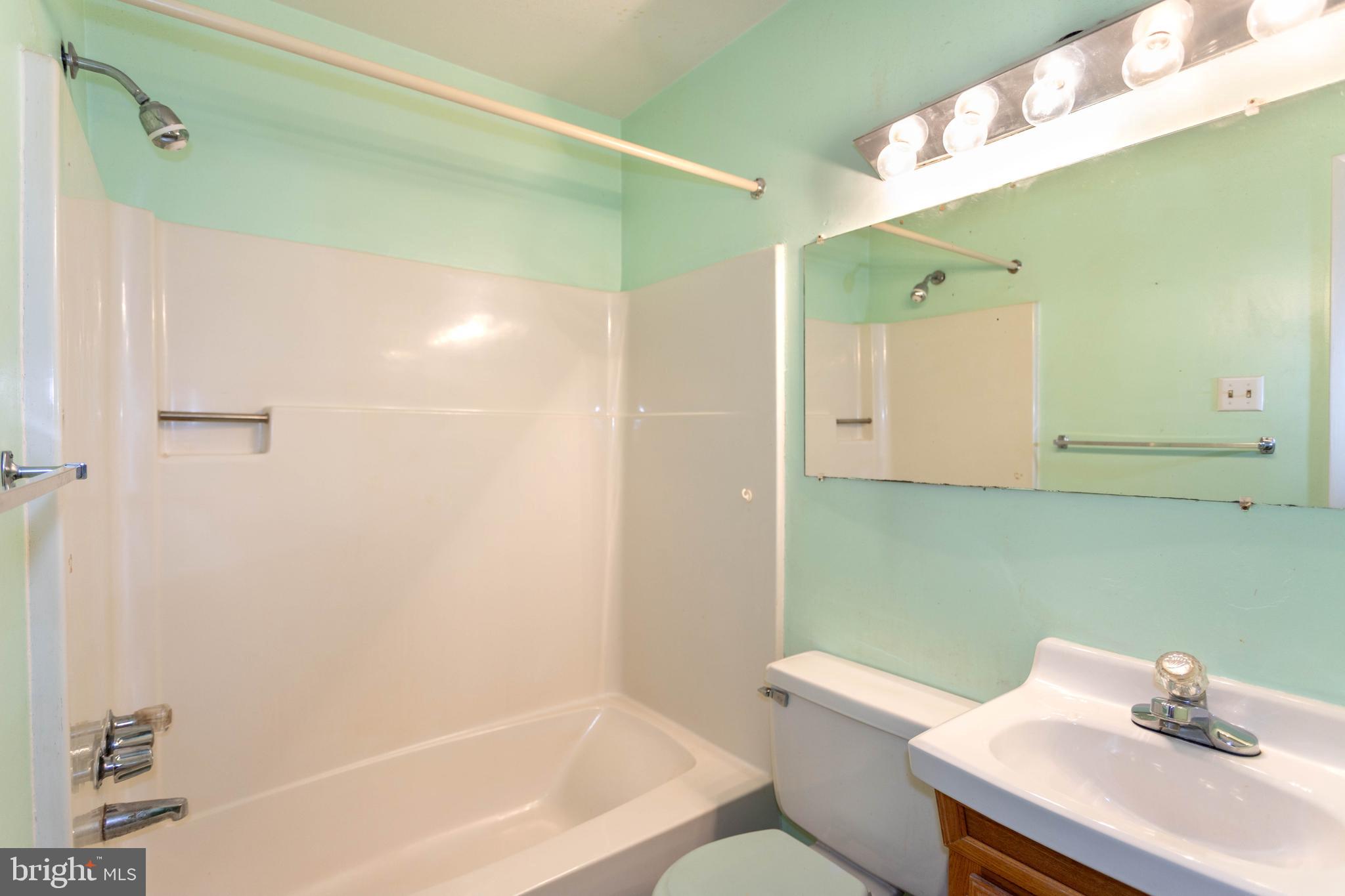 SEVEN COURTS - Residential