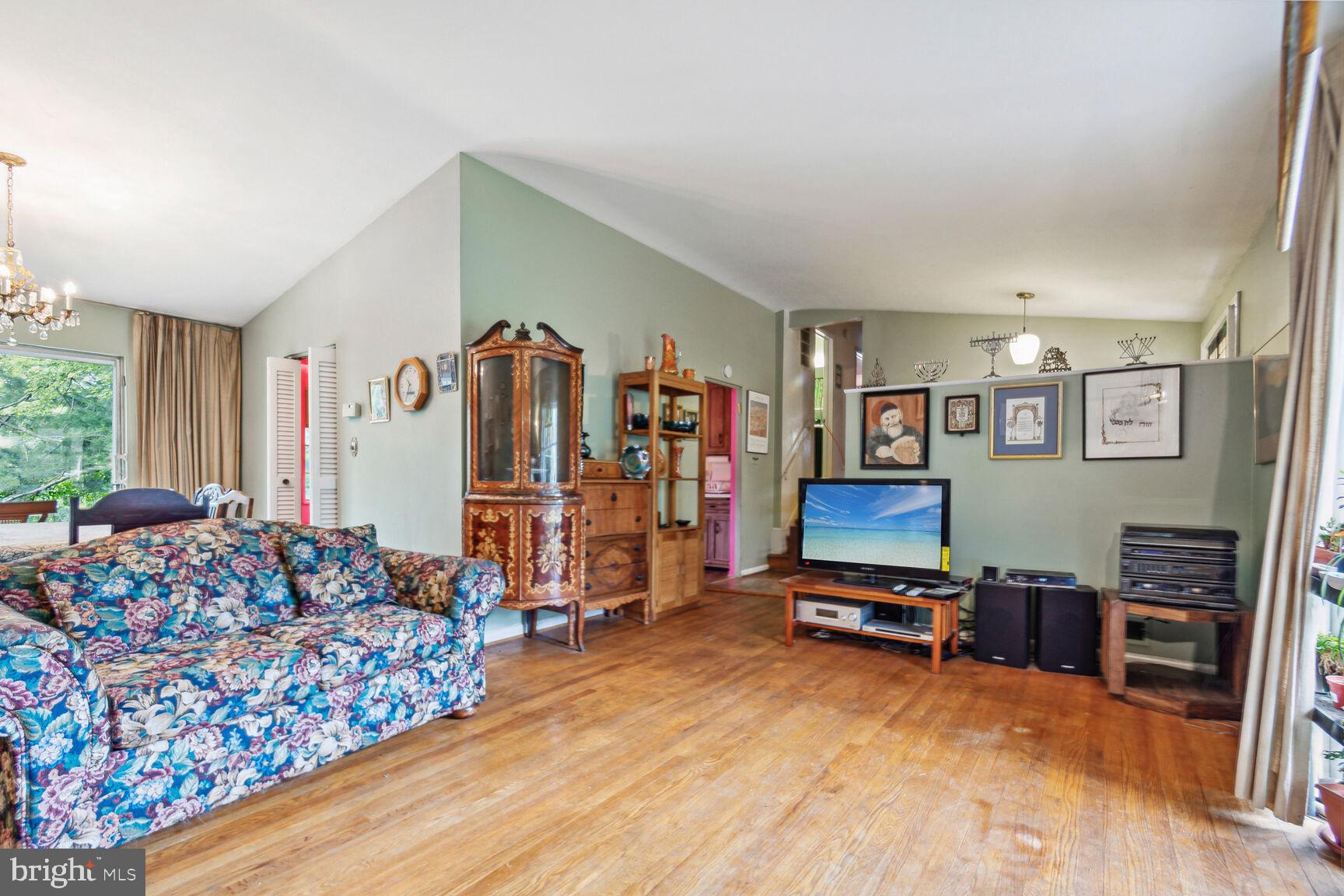 BURNT MILLS MANOR - Residential