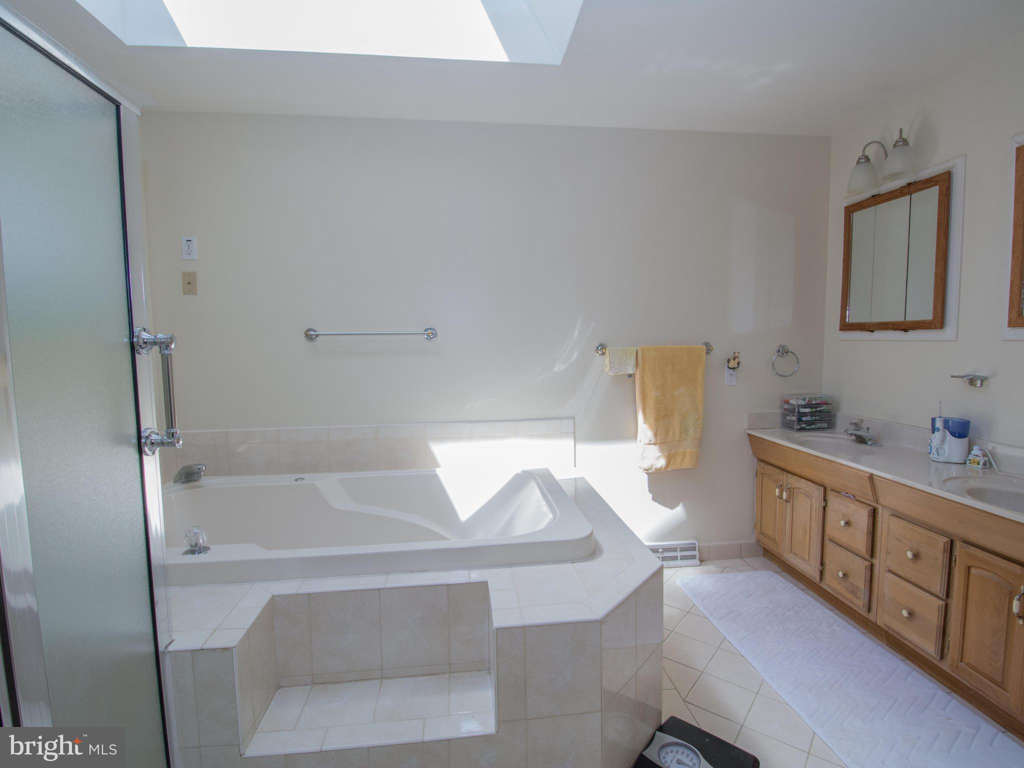 ROCKLAND SQUARE - Residential