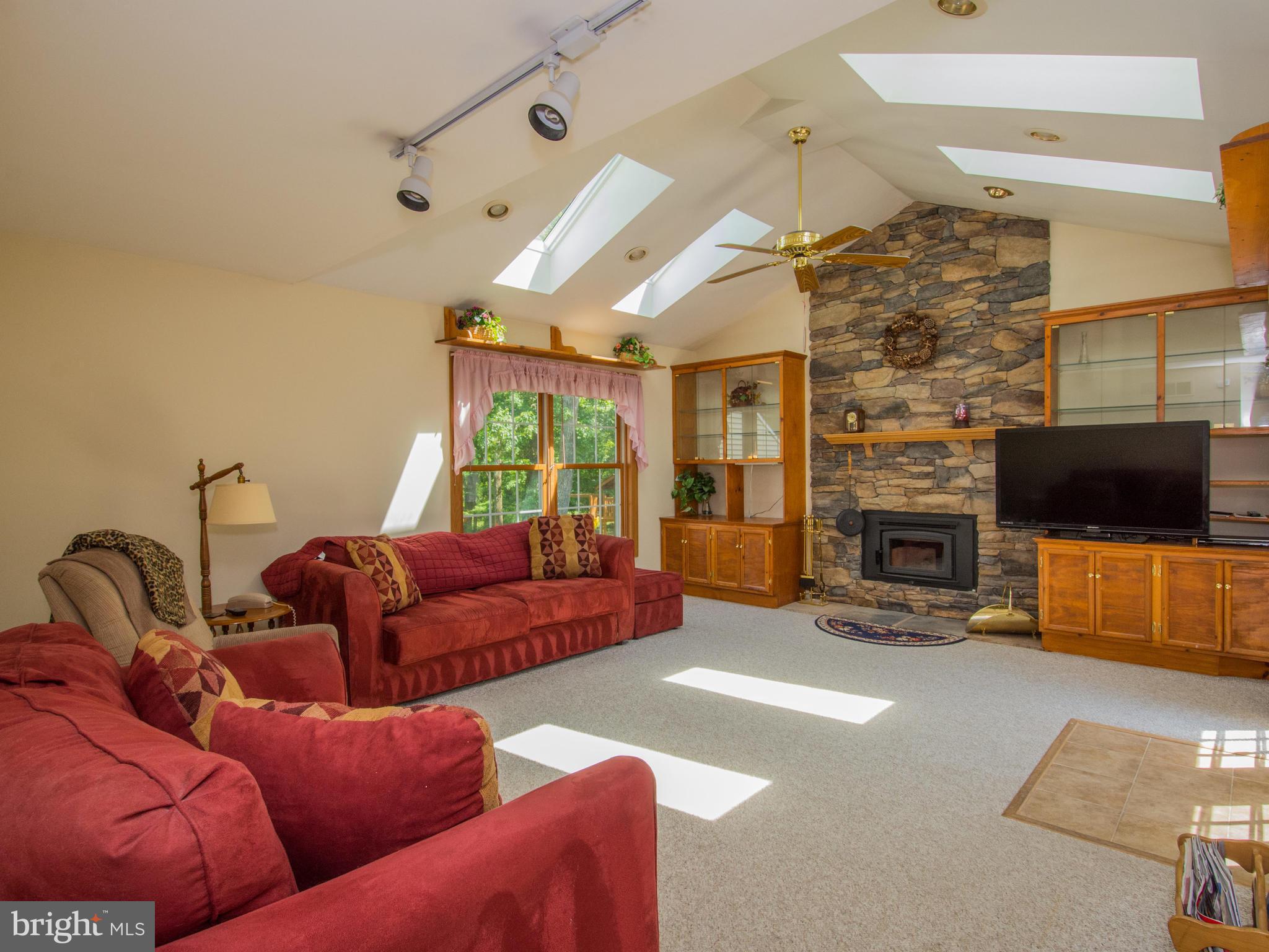 ROCKLAND SQUARE - Residential