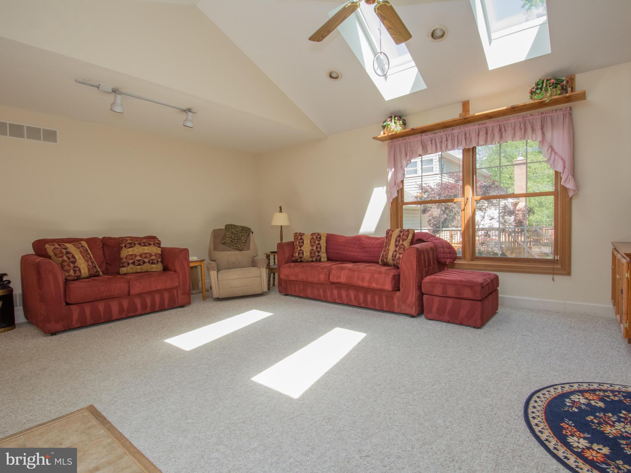 ROCKLAND SQUARE - Residential