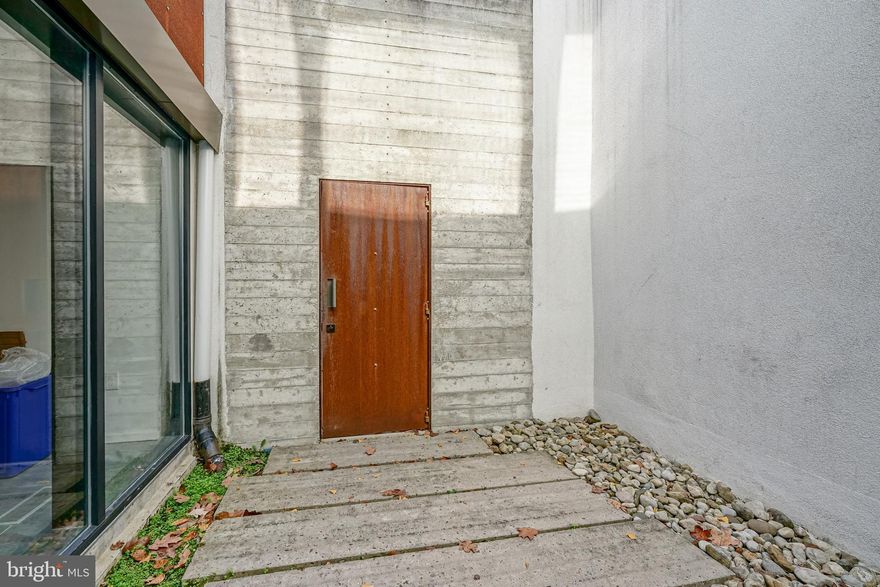 Developer's Special!! Sold As Is. Reimagine this unique space as your one-of-a-kind, custom urban oasis in one of Philadelphia's most coveted neighborhoods. Don't miss this rare opportunity to build your dream home, and create instant equity. An unbeatable location in quaint and private Fitler Square, nestled between the Schuylkill River Park and Rittenhouse Square. The possibilities are endless! Contact us for a showing today!