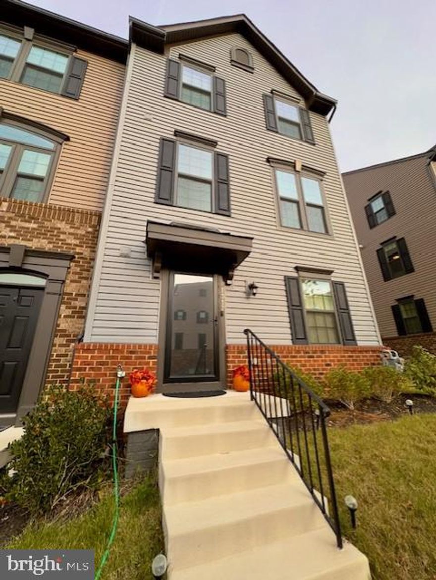 Lovely 3 bedroom, 2 full, 2 half bath end unit townhome, with 2 car garage, is move in ready!  Entrance level features a half bath, versatile living space for use as a rec room or office space and access to 2 car rear garage. The main level includes wood floors, a half bath, modern kitchen with stainless steel appliances, large island with breakfast bar, pantry, dining area and spacious living area with multiple windows for plenty of natural light. The open floor plan is great for entertaining, and the rear deck is perfect for grilling and dining outdoors. The upper level includes the master bedroom, luxury master bath with a double bowl vanity and large shower. Bedrooms 2, 3 and hall bath with tub are down the hall. Laundry closet is conveniently located on the upper level. Great location near downtown Fredericksburg with multiple dining and retail options. Convenient to I95, Mary Washington University, the hospital and train station. Pets considered case by case.