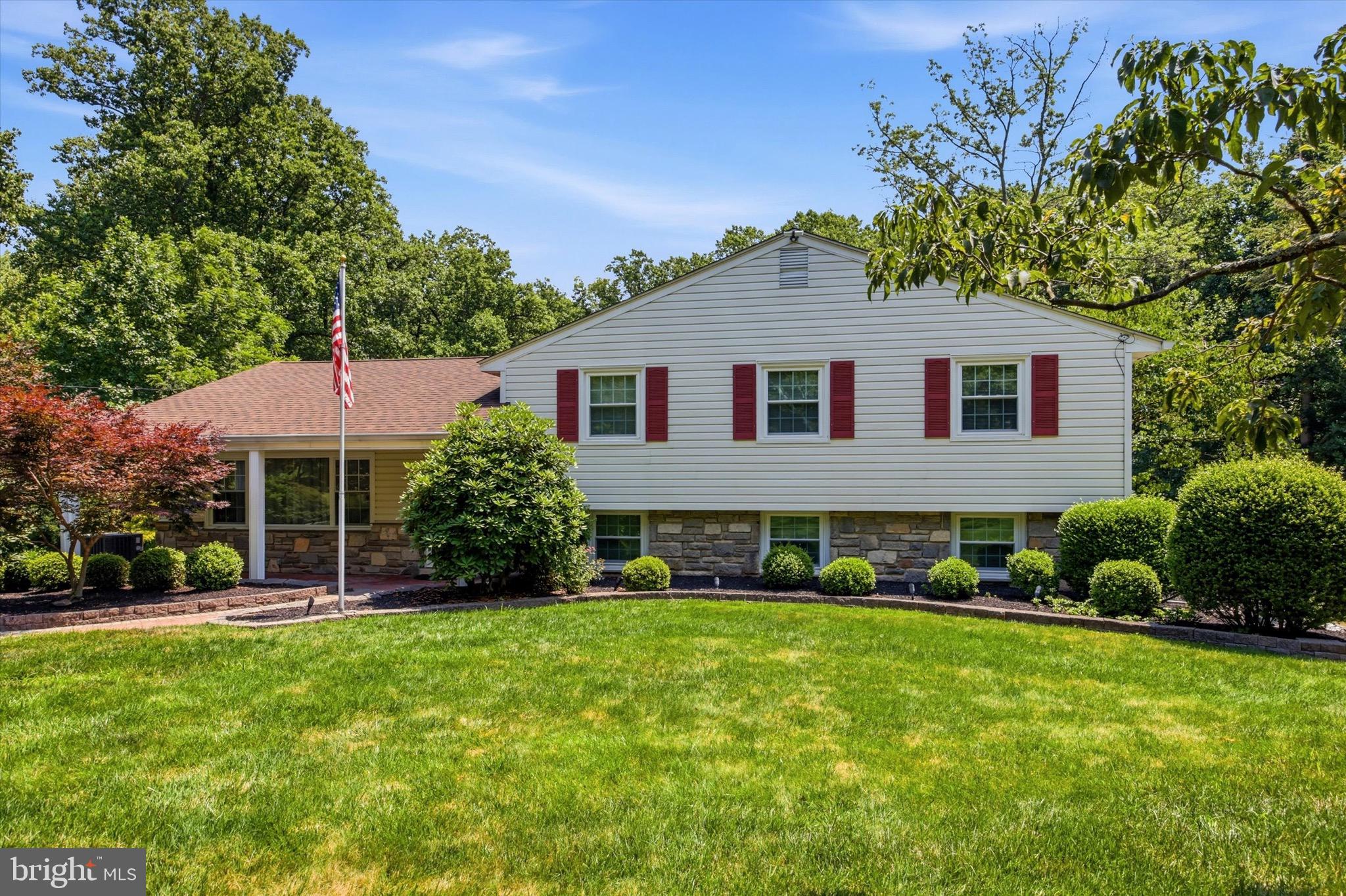 16 E GLEN CIRCLE