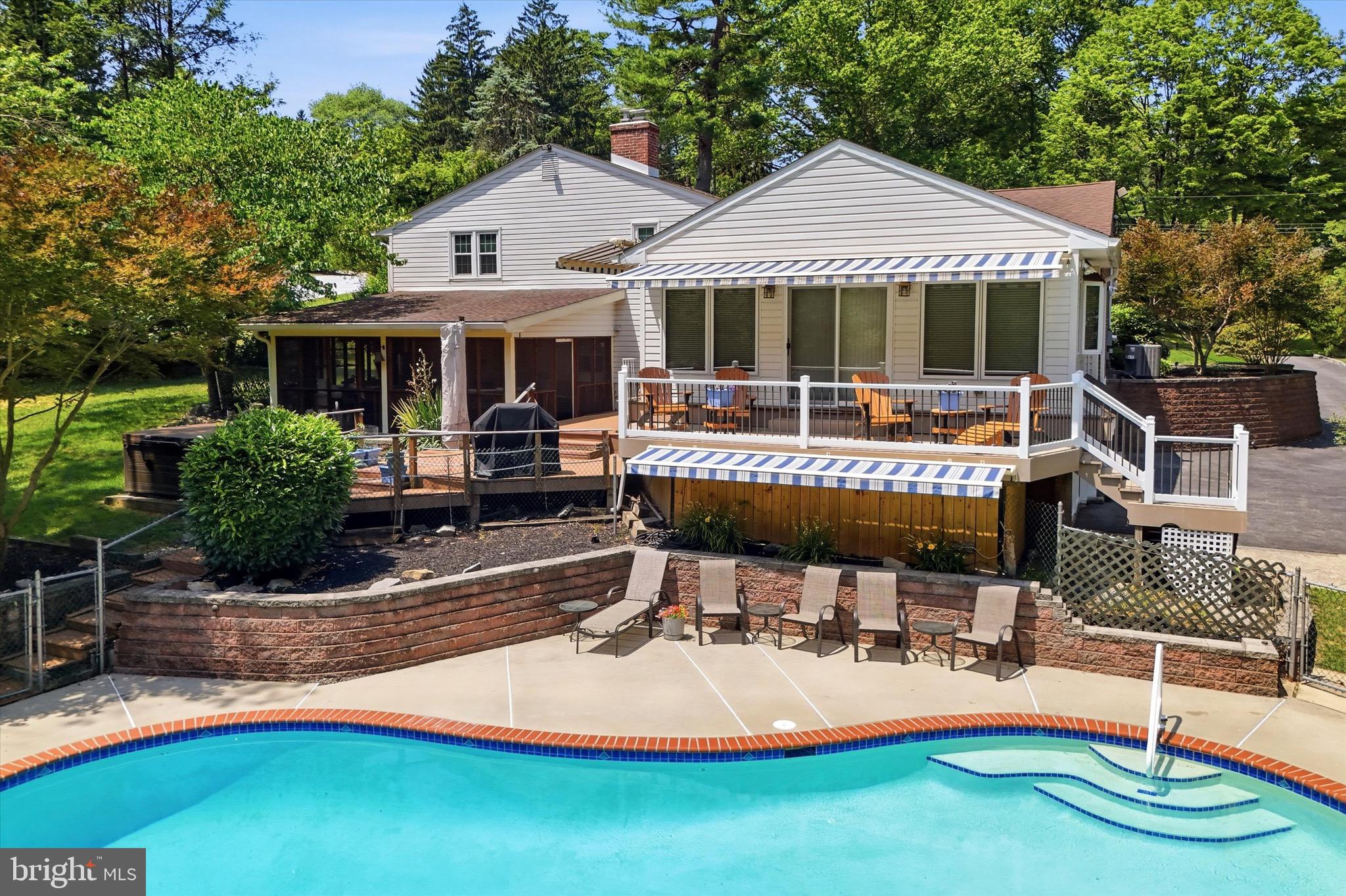 16 E GLEN CIRCLE
