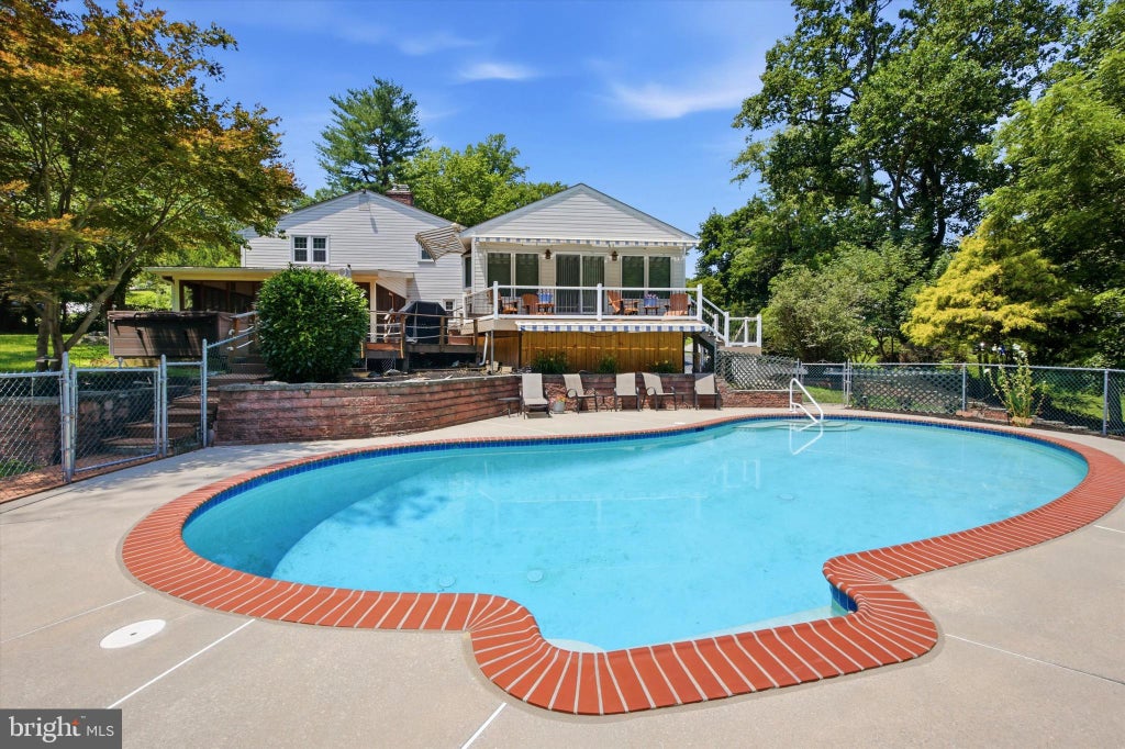 Photo of 16 E Glen Circle, MEDIA, PA 19063 (MLS # PADE2120102)
