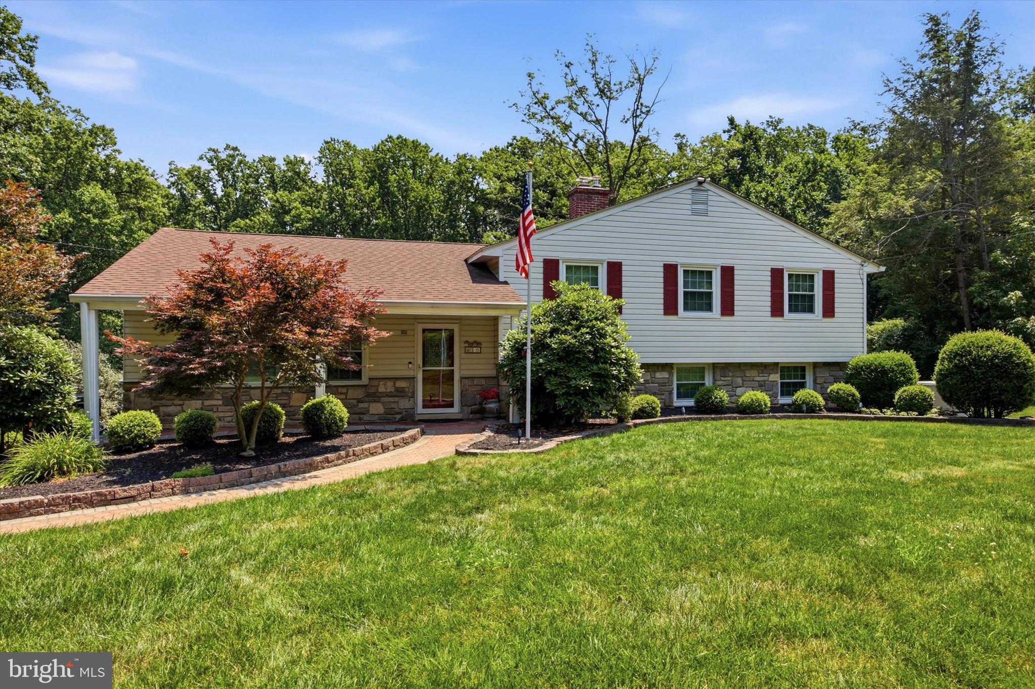 16 E GLEN CIRCLE