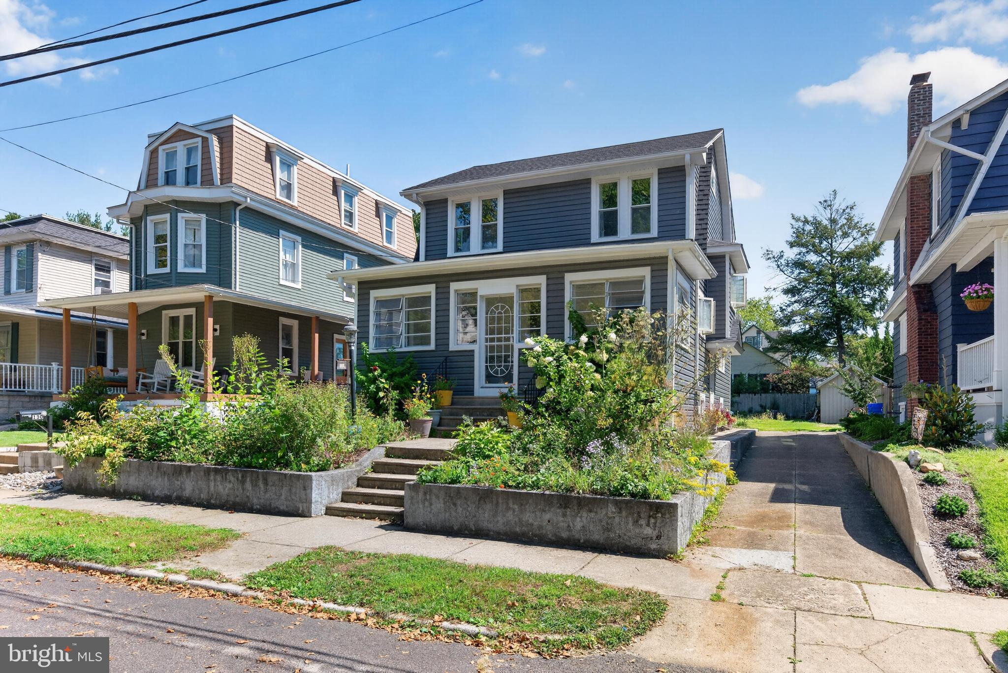 128 E KNIGHT AVENUE
