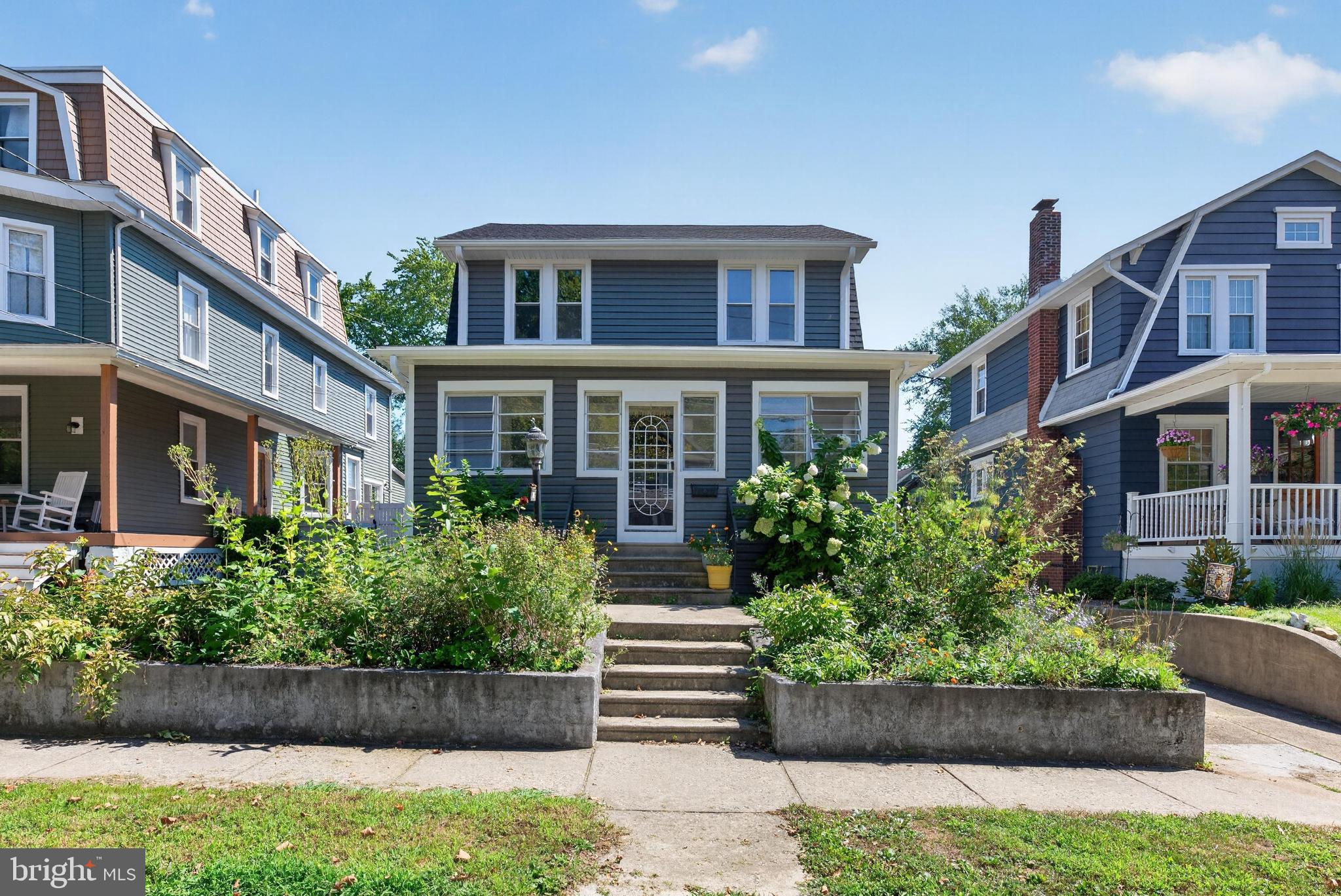 128 E KNIGHT AVENUE