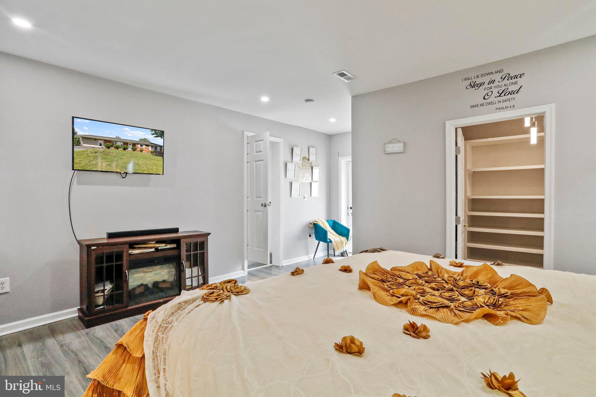 ORCHARD HILLS - Residential