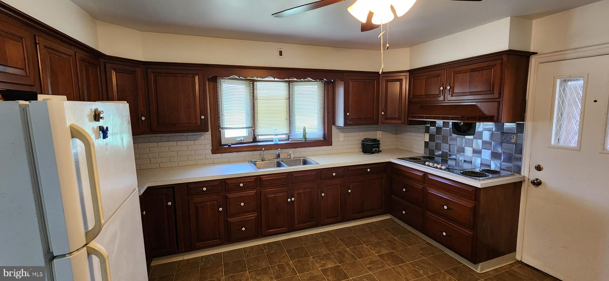 MILFORD SQ ESTS - Residential