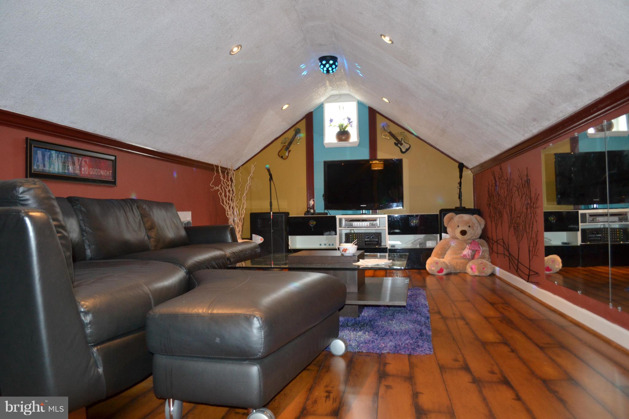 DELK MANOR - Residential