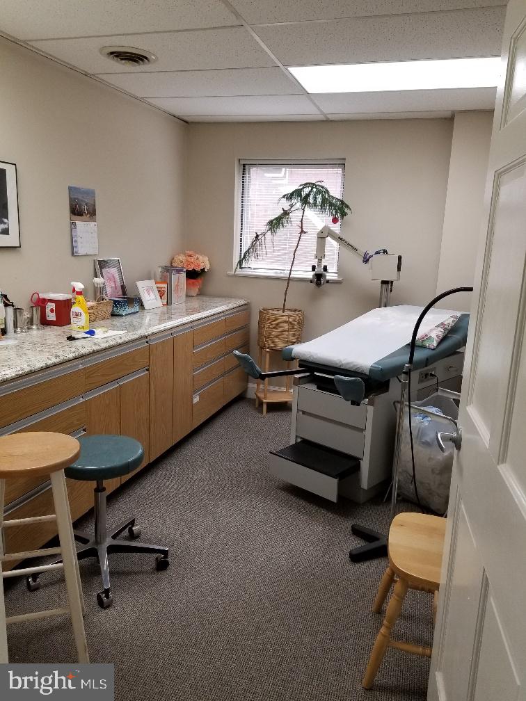 KELLY SQUARE - Commercial Lease