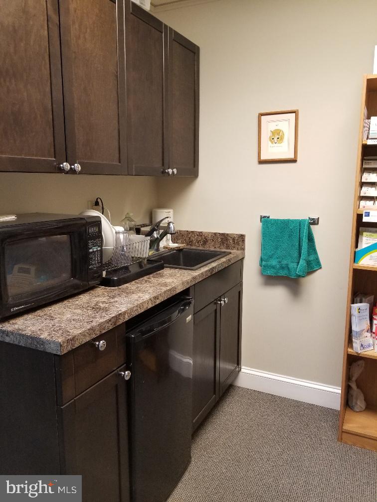 KELLY SQUARE - Commercial Lease