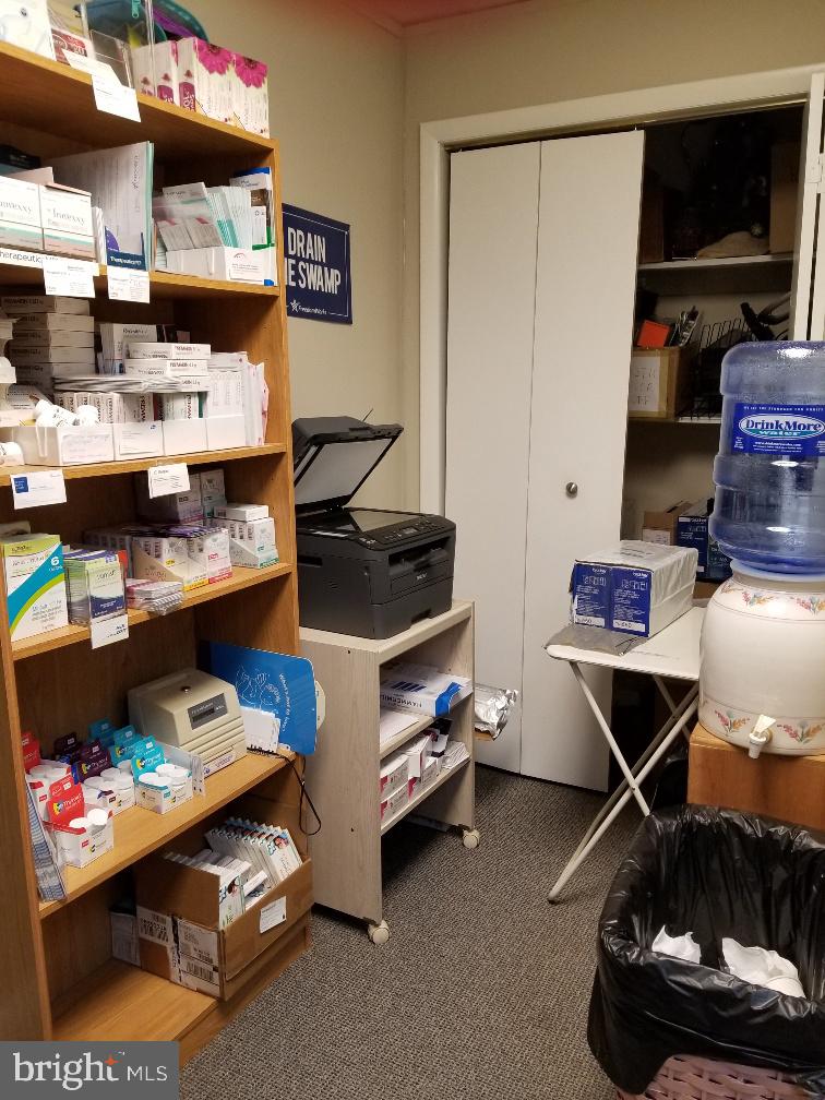 KELLY SQUARE - Commercial Lease