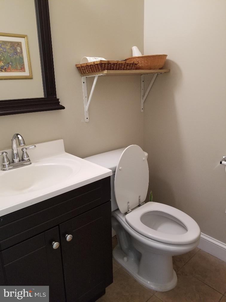 KELLY SQUARE - Commercial Lease