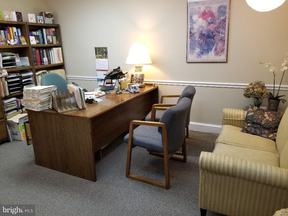 KELLY SQUARE - Commercial Lease