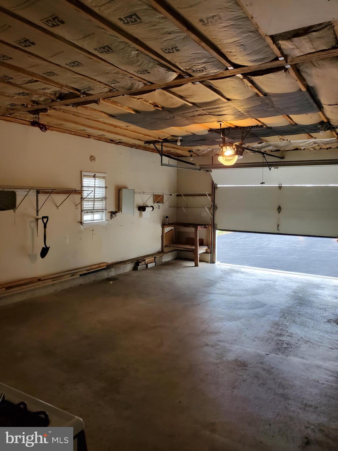FEASTERVILLE - Residential Lease