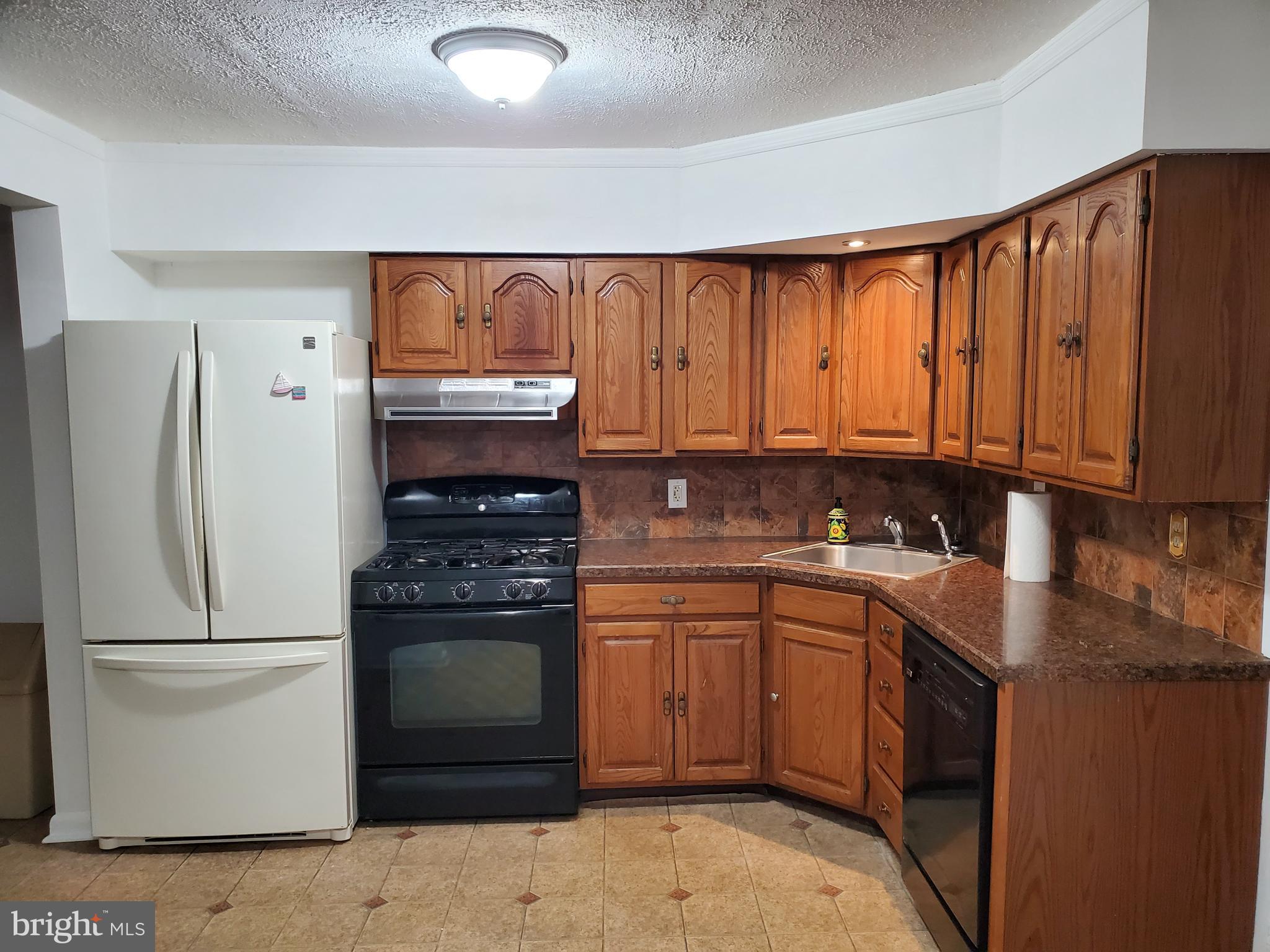 FEASTERVILLE - Residential Lease