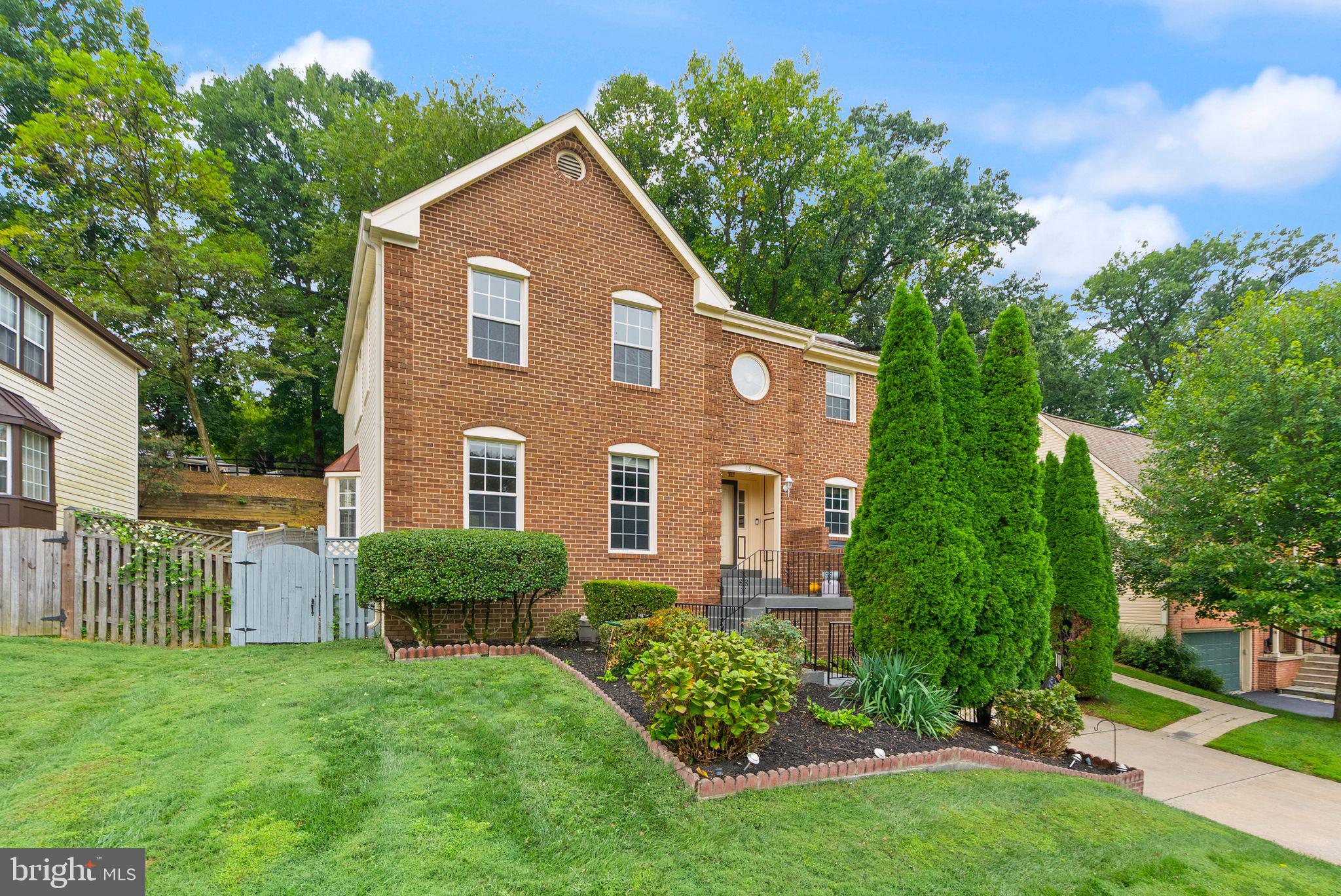 18 SOLITAIRE COURT