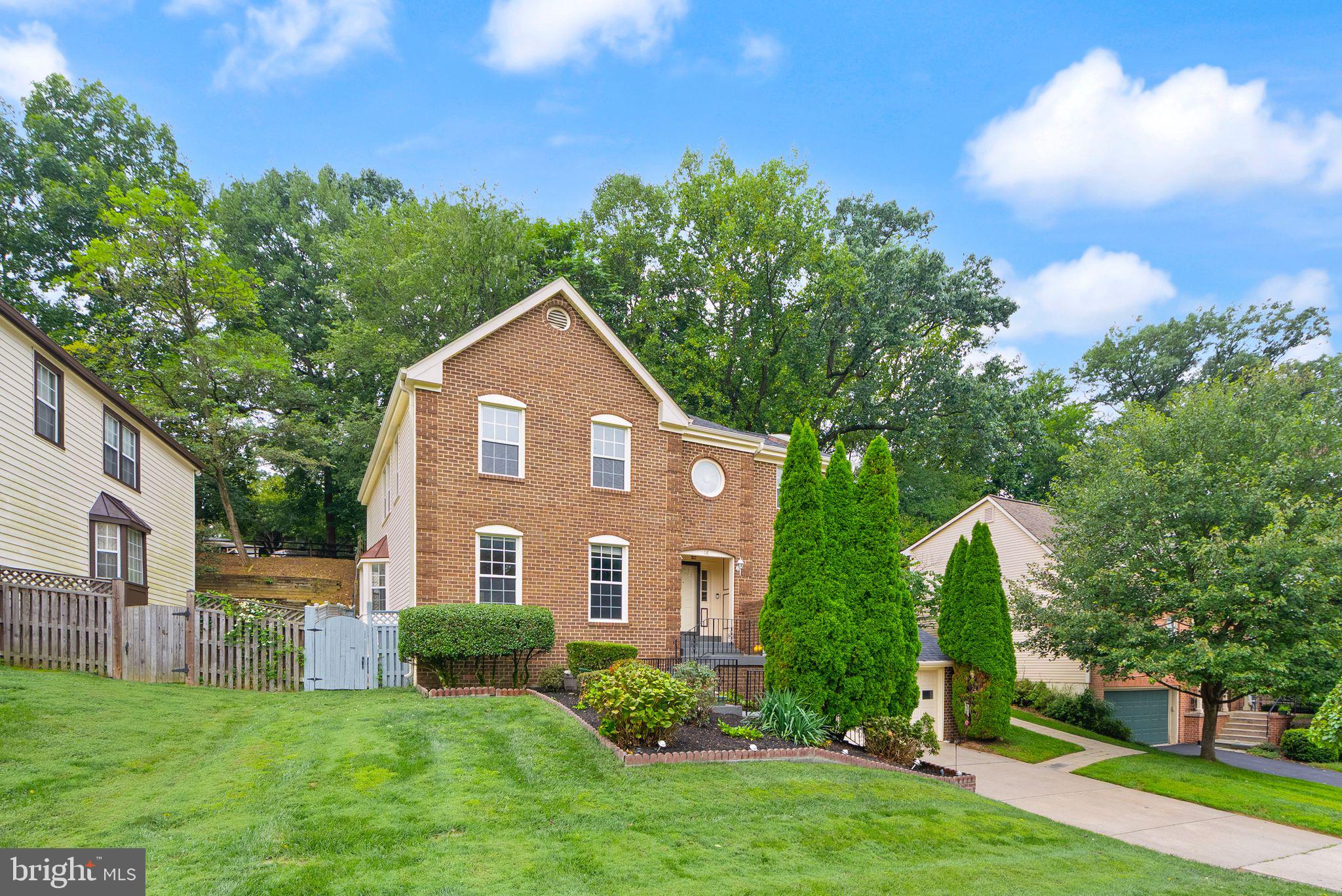 18 SOLITAIRE COURT