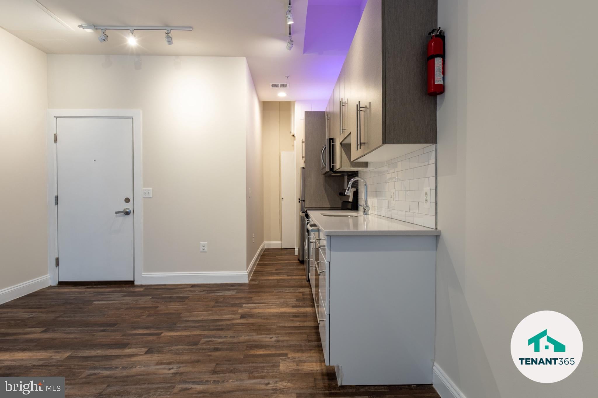8 E FAYETTE STREET