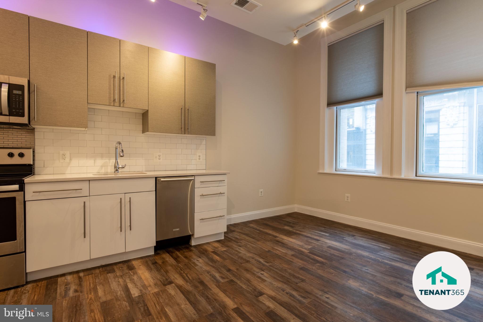 8 E FAYETTE STREET