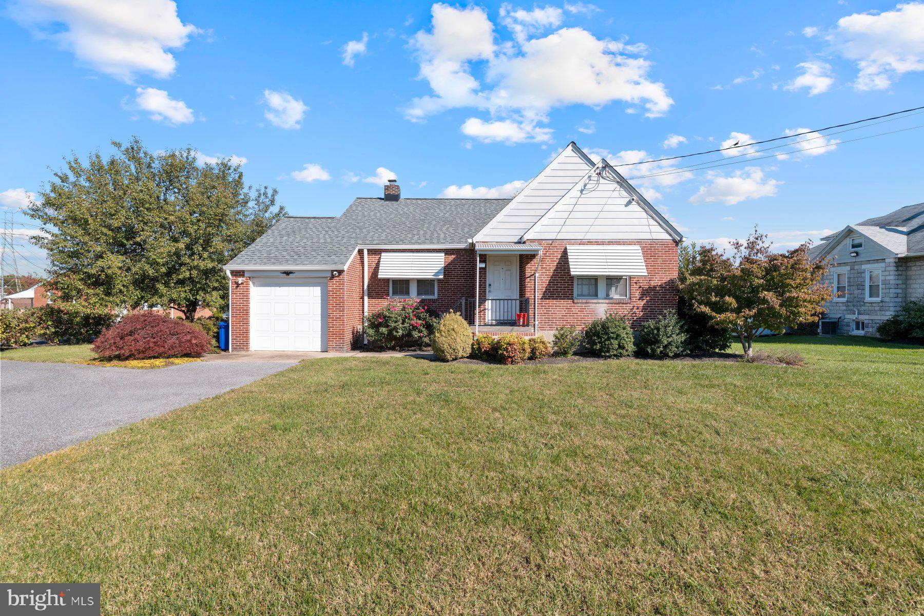 6912 GOLDEN RING ROAD