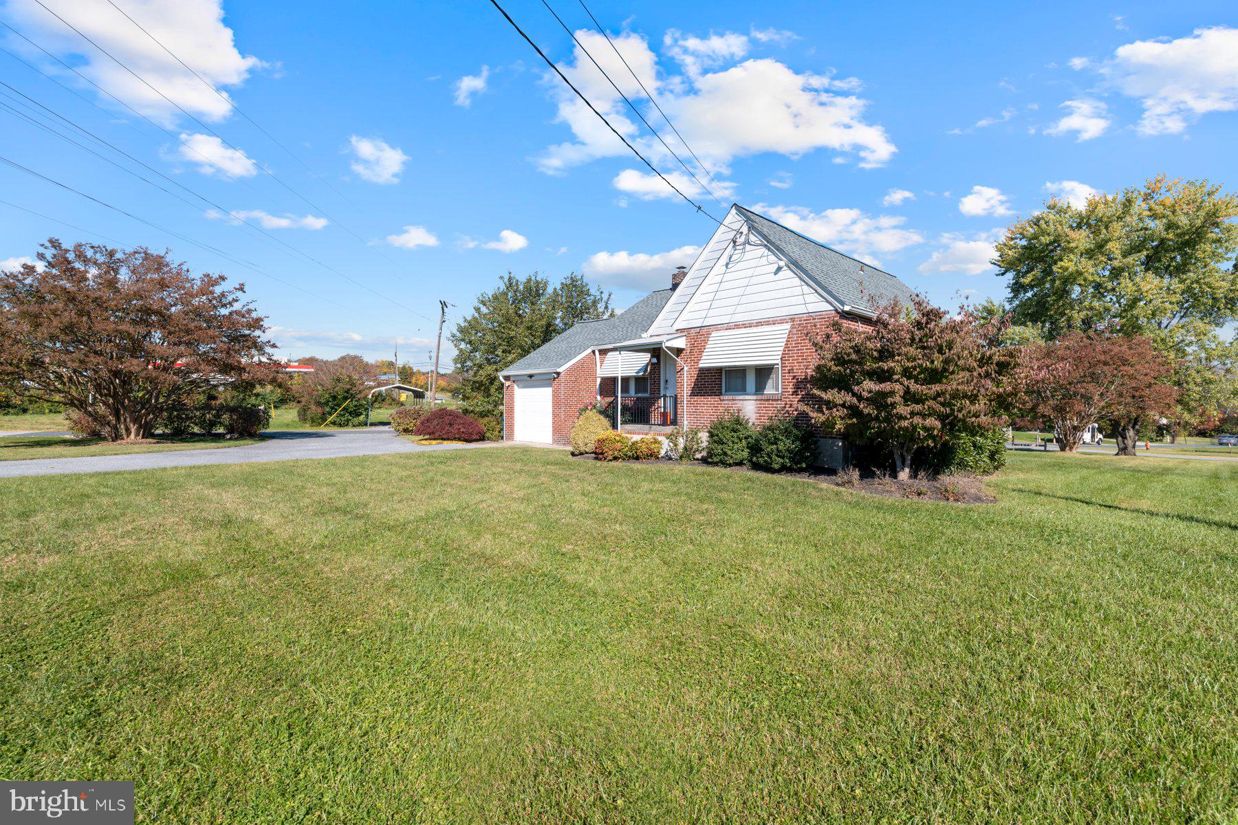 6912 GOLDEN RING ROAD