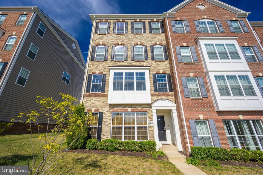 Contract fail through due to financing! VACANT and ready for move in! Back on the market!  Quick Settlement is possible. The only thing missing in this home is you. End unit, 2 level townhouse in Potomac Club (gated community) ready when you are.  Close to Stone Bridge shopping center, Potomac Mills Mall, Sentara Hospital, I-95, Horner Rd/Telegraph Rd commuter lots and so much more.  Go, show and sell!  Please use MBH Settlement Group, Lake Ridge for settlement.  Title work is completed.