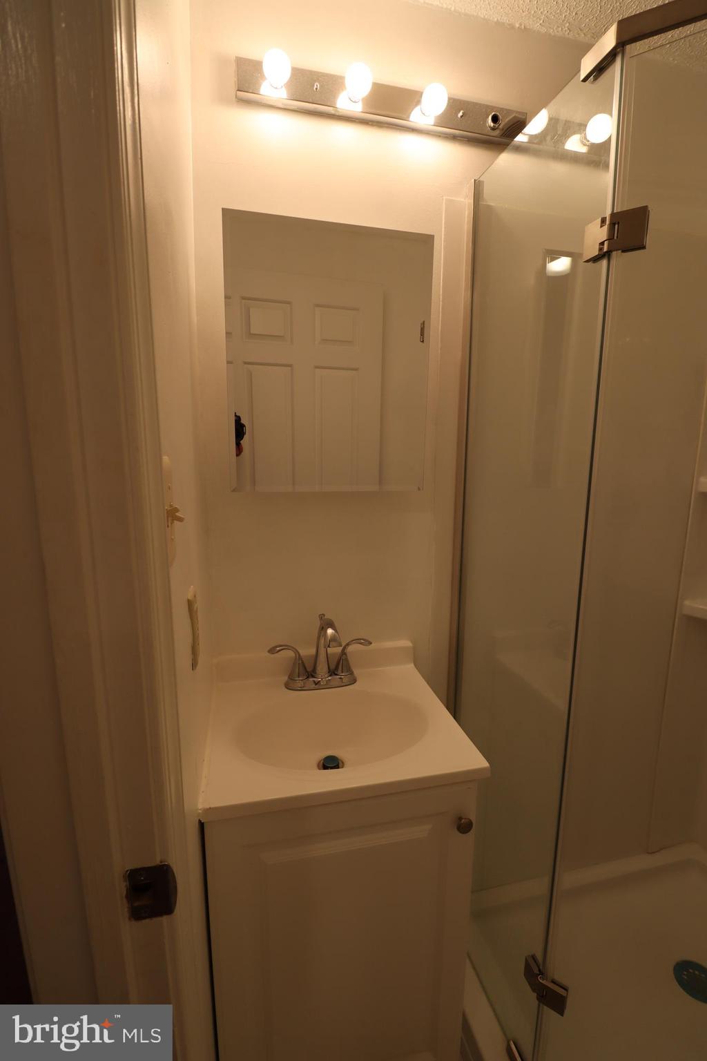 CEDAR WOODS - Residential Lease