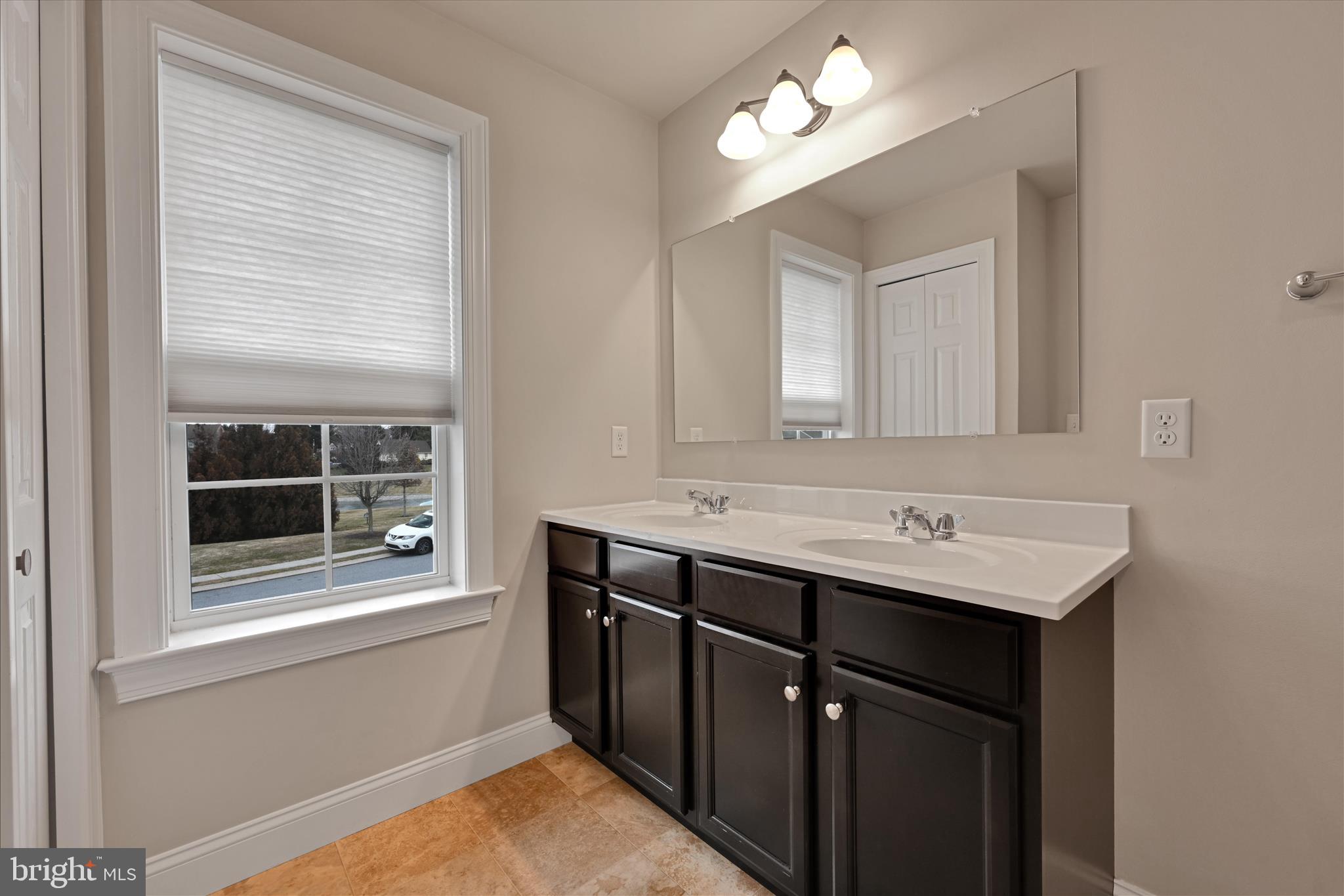 CEDAR HOLLOW - Residential