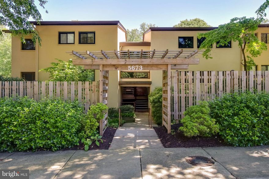 Wow, great price for a property in Columbia! HUGE UNIT.  Fresh paint, recently replaced windows, newer carpet. Excellent condition.  Just move in and enjoy! Minutes away from Howard County General Hospital, Howard Community College, Restaurants, Columbia Mall and much more,  Huge balcony with best-in-town view of stream/trees/open space.  Quiet! Seller is motivated!  VA or Conventional only!