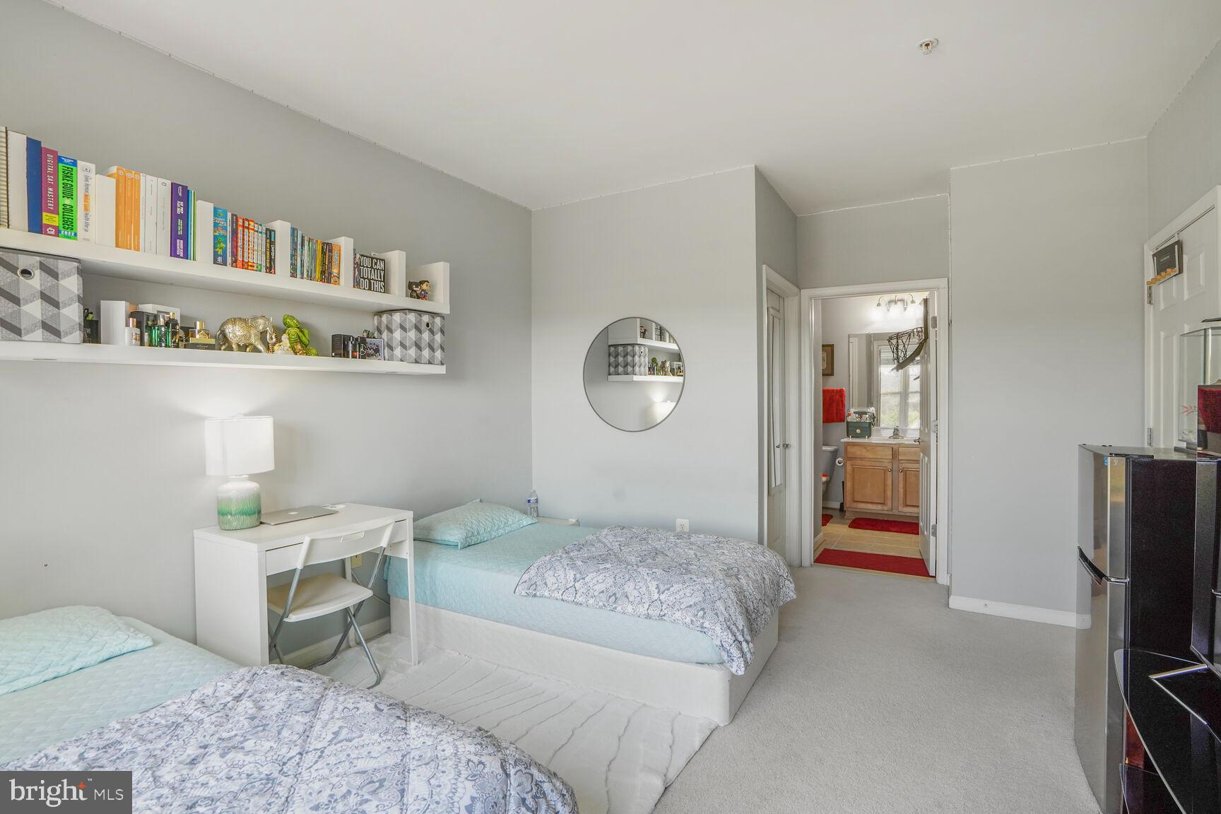 CHANTILLY PARK - Residential